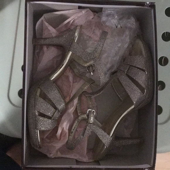 Gold Heels - Picture 7 of 8